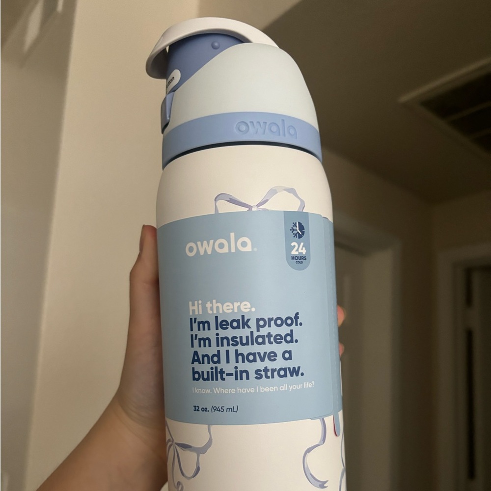 Owala x Urban Outfitters Tied & True Freesip Water Bottle